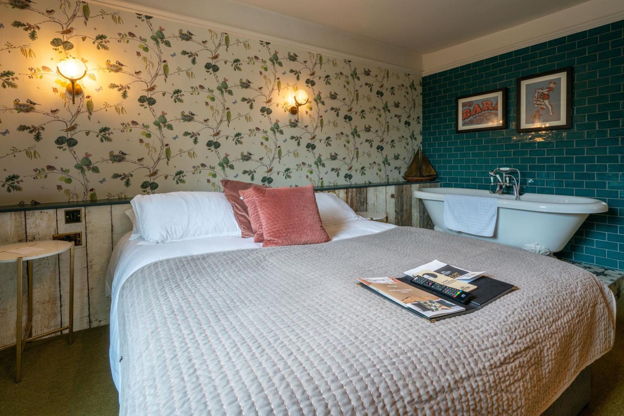 The Dundas Arms Kintbury Екстериор снимка