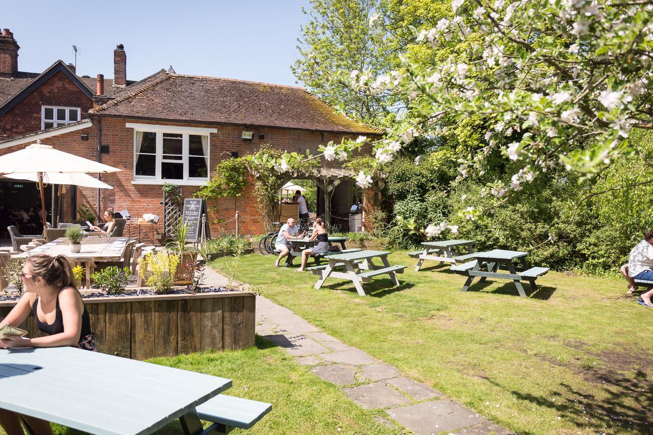 The Dundas Arms Kintbury Екстериор снимка