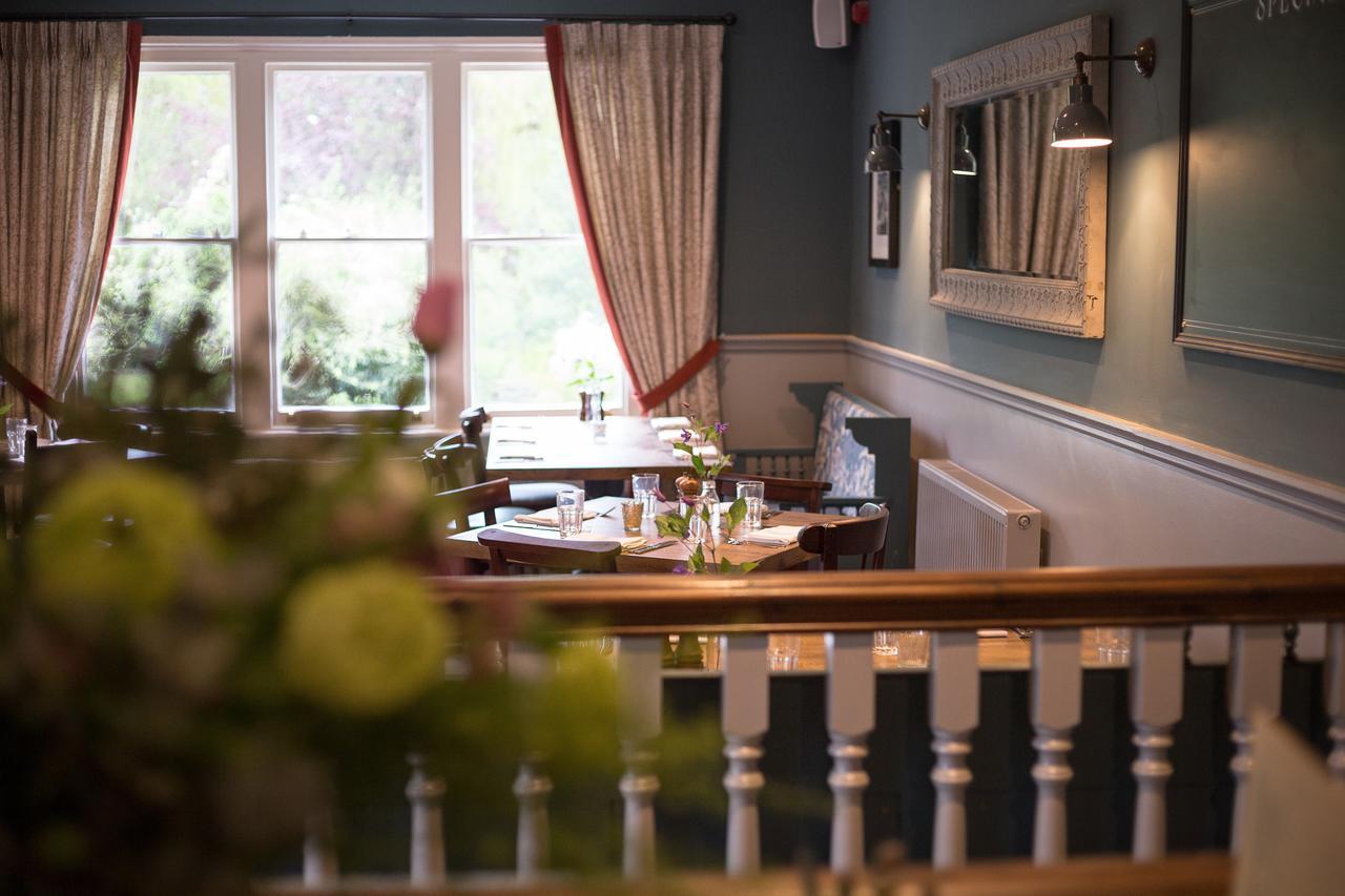 The Dundas Arms Kintbury Екстериор снимка